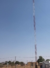 電流を通された72mのGuyedのマストの格子テレコミュニケーションの鋼鉄タワー92m
