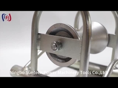 耐震地下ケーブルを引っ張るローラー