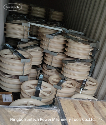 滑車ブロックをひもでつなぐ916mm ACSR MCのナイロン コンダクター ワイヤー ロープ
