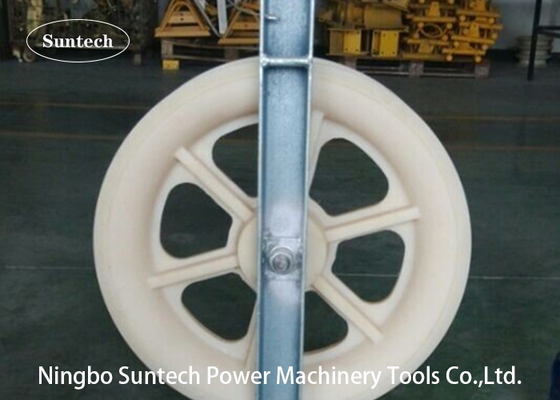 滑車ブロックをひもでつなぐパイロット ワイヤーはナイロンSheave 508x75MMのコンダクターを束ねました