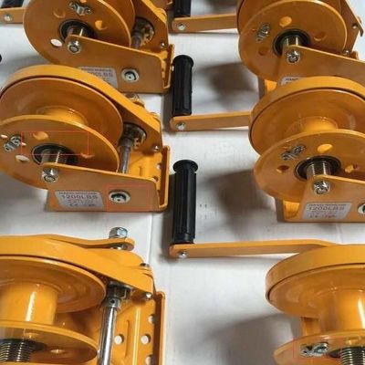 自己の止めネジSs 304の2600lbs手動手動クランクのウィンチ