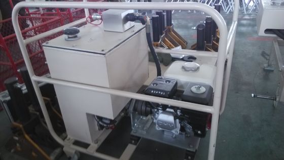 用具をひもでつなぐ30KN OPGW