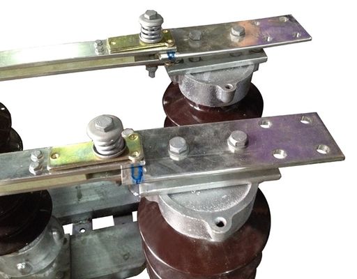 据付が付いている中心の絶縁体を回す36KV 1250Aの磁器