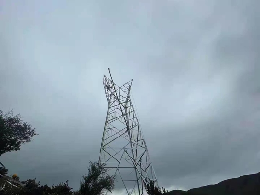 電流を通される熱いすくいは110KV送電線のための鋼鉄タワーを曲げる