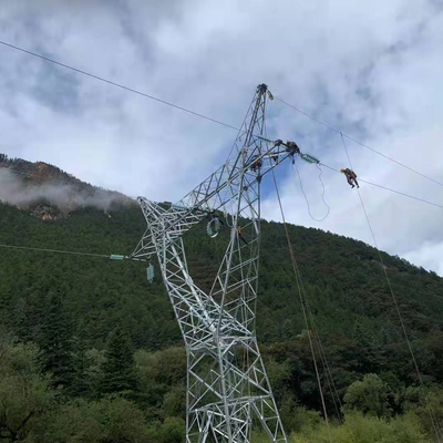 電流を通される熱いすくいは110KV送電線のための鋼鉄タワーを曲げる