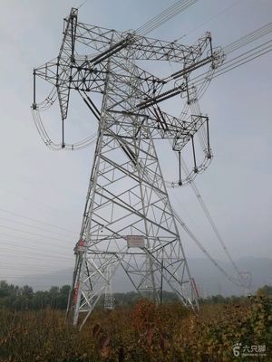Q245 Q355の角度の鋼鉄パイロン伝達タワー