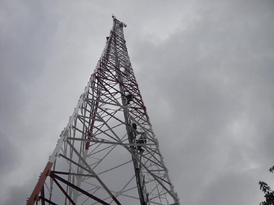 熱いすくいの亜鉛めっきのテレコミュニケーション タワー3か4足