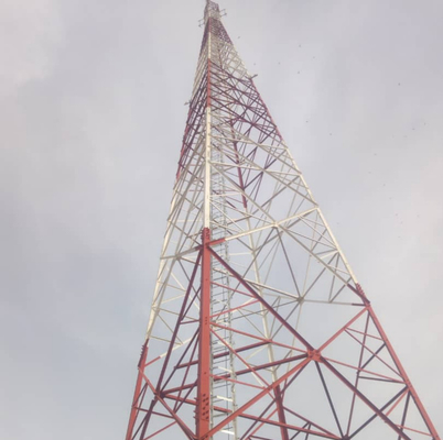 熱いすくいの亜鉛めっきのテレコミュニケーション タワー3か4足