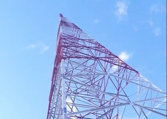 110KVアンテナ テレコミュニケーション タワーは角の鋼鉄レーダーの構造に電流を通した
