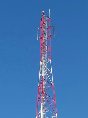 管状の鋼鉄電気通信は電流を通される熱いすくいおよびブラケットによってそびえている